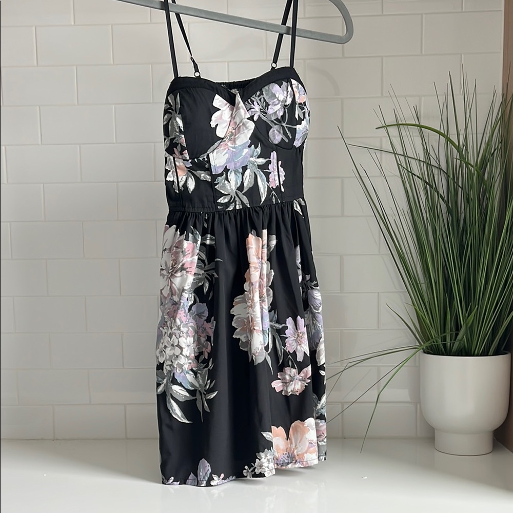 Floral XS Black Dress
